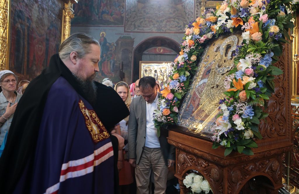 Молитва у "Всецарицы". Новоспасский монастырь
