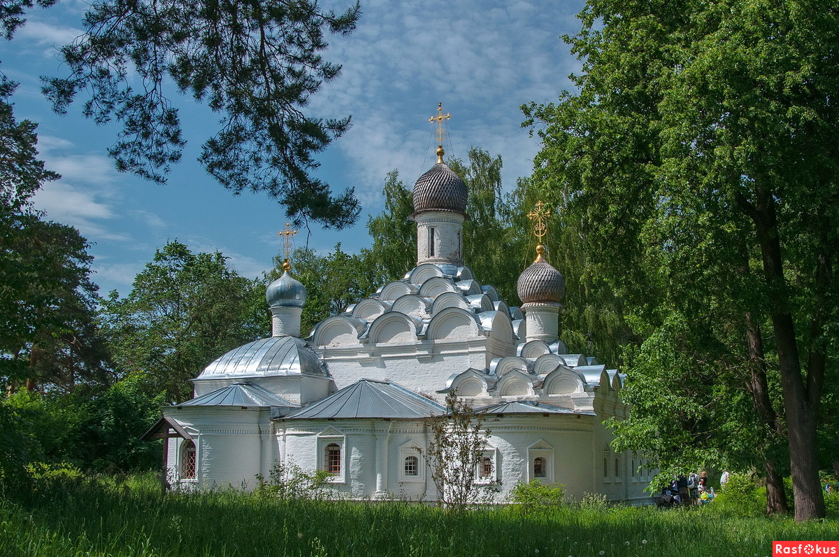 Храм в архангельском. Архангельское храм Архангела Михаила. Архангельское музей усадьба Церковь. Храм в усадьбе Архангельское. Церковь Михаила Архангела Красногорск.