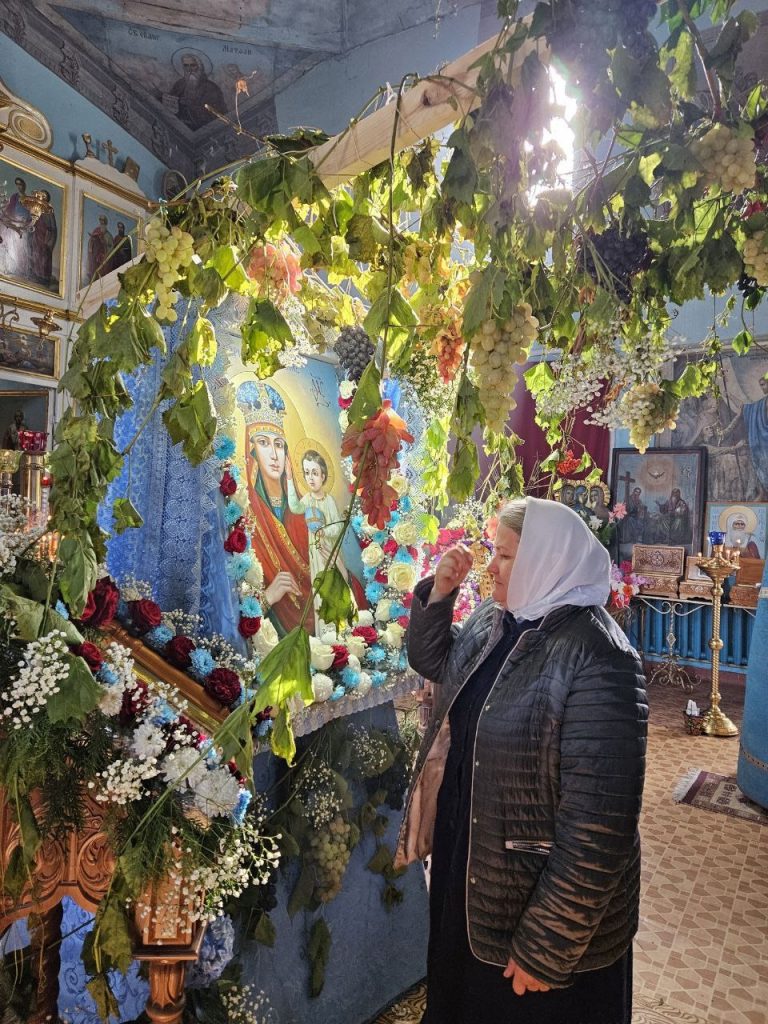 Сотрудники Фонда посетили подопечный храм Архангела Михаила в Малых Ясырках