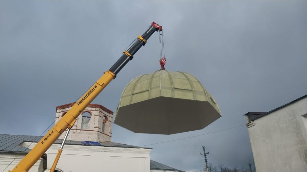 На храм Архангела Михаила в Гавриловом Посаде смонтировали свод!