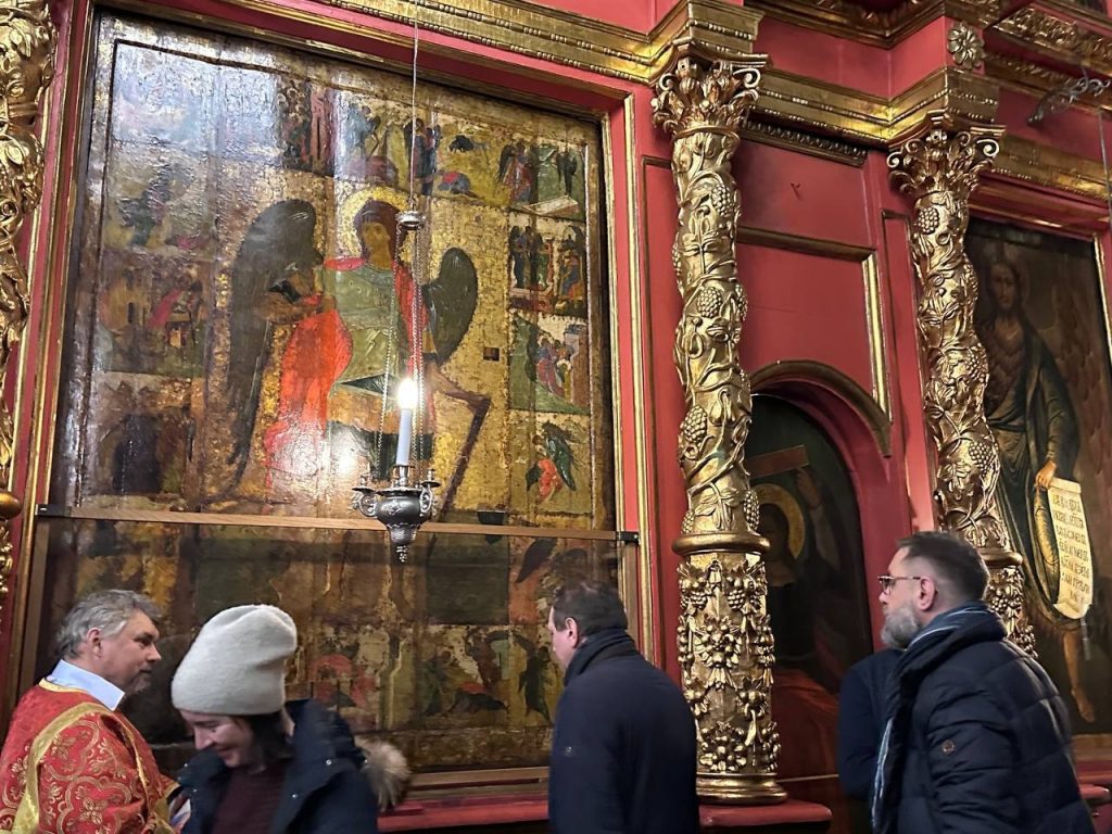 Команда Фонда Архангела Михаила отметила его 15-летие молитвой за всех, кто помогает, в Архангельском соборе