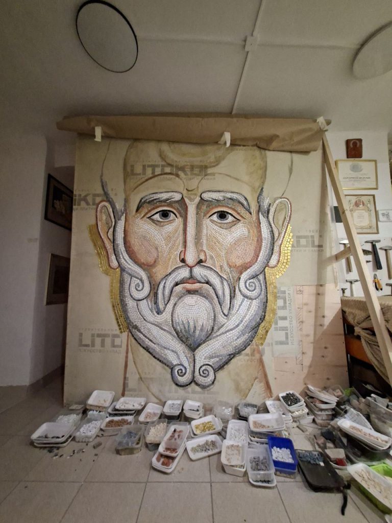 Новый этап сбора для храма в Красных Баках: на монтаж панно с ликом свт. Николая