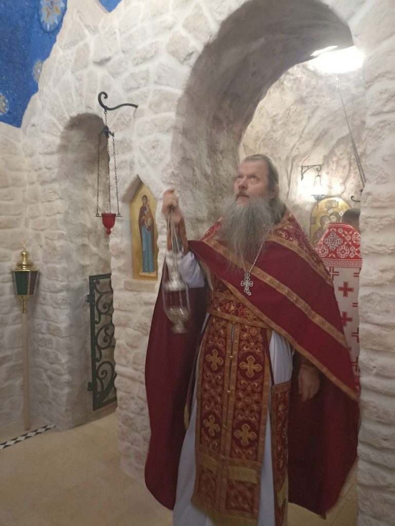 Литургия в храме прп. Гавриила Самтаврийского в Деревне Федора Конюхова