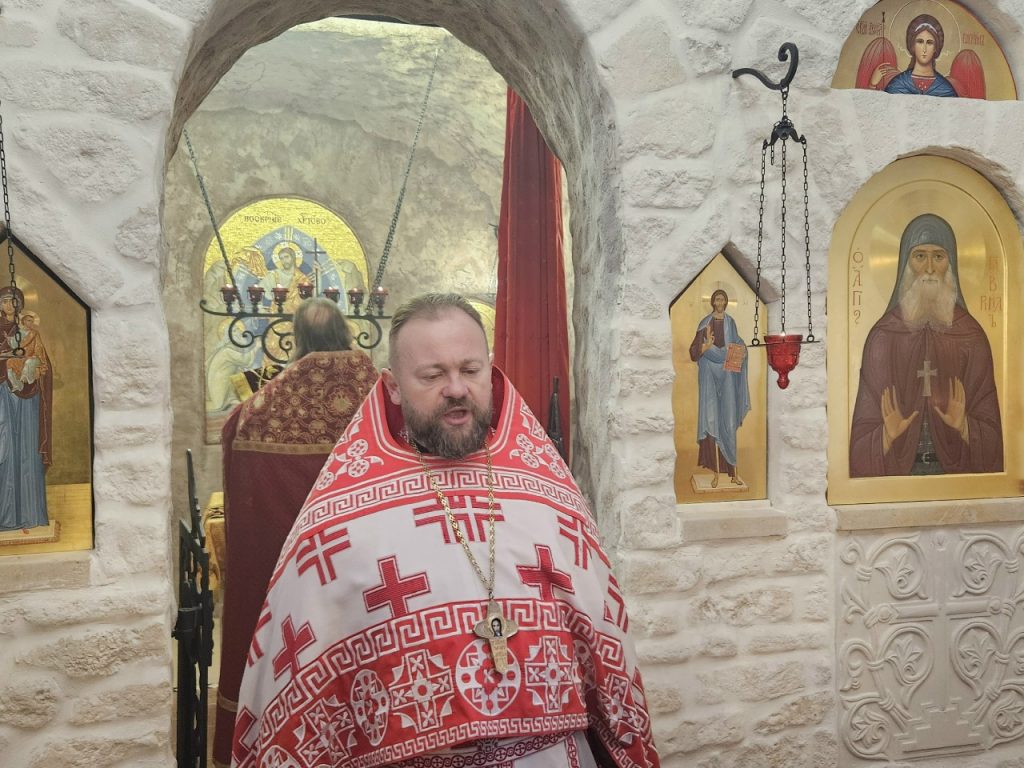 Литургия в храме прп. Гавриила Самтаврийского в Деревне Федора Конюхова