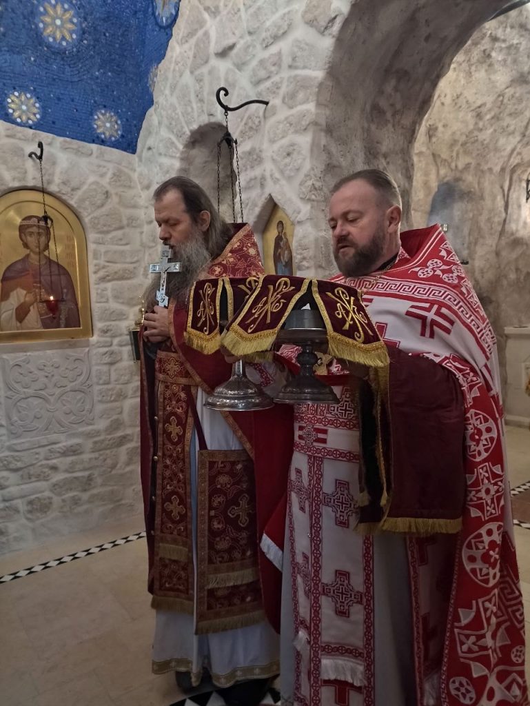 Литургия в храме прп. Гавриила Самтаврийского в Деревне Федора Конюхова