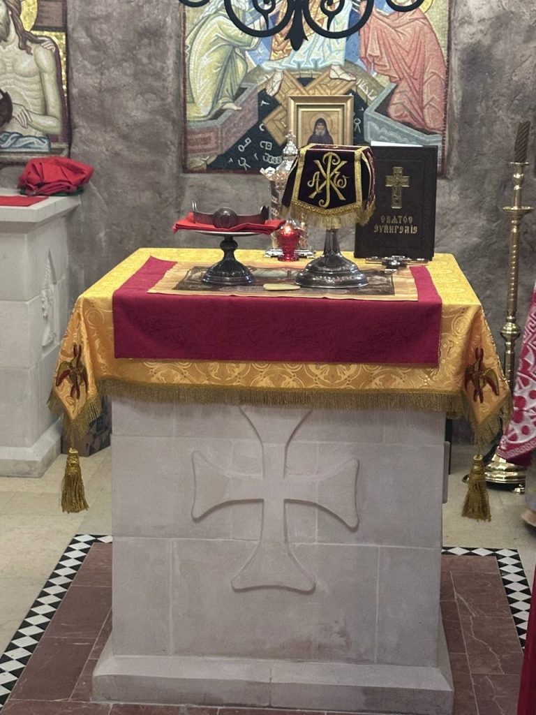 Литургия в храме прп. Гавриила Самтаврийского в Деревне Федора Конюхова