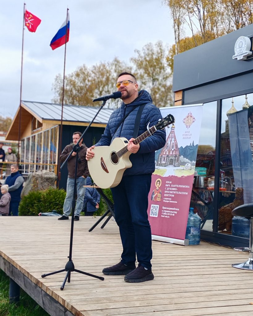 Памятный камень храма вмч. Пантелеимона в деревне Федора Конюхова заложен